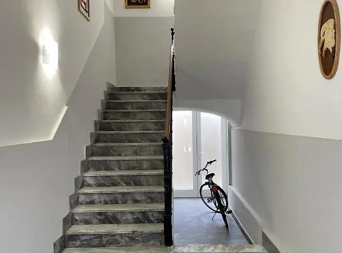 Palazzo Degli Artigiani In Centro A